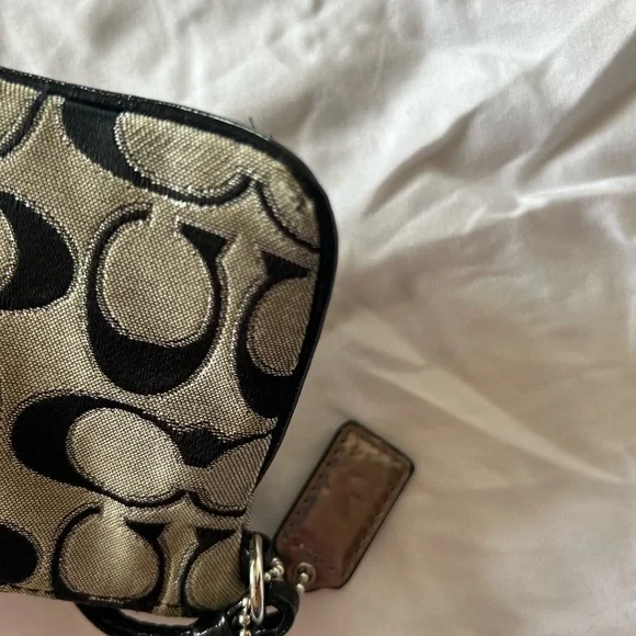 Coach Poppy Black and Grey Signature Wristlet - Picture 9 of 12